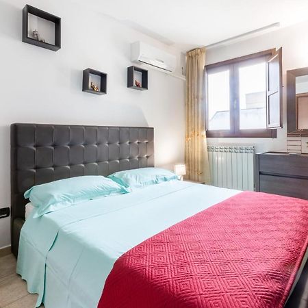 Apartament Lecce Colorful Flat With Terrace & Parking Zewnętrze zdjęcie